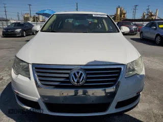 2008 Volkswagen Passat Komfort z VIN WVWAK73C58E198957, wystawiony jako Copart lot #58954865 z przebiegiem 166 468 mil mil oraz Czysty tytuł • Clean title. Historia ofert i sprzedaży dostępna na DreamBid. Obrazek 5.