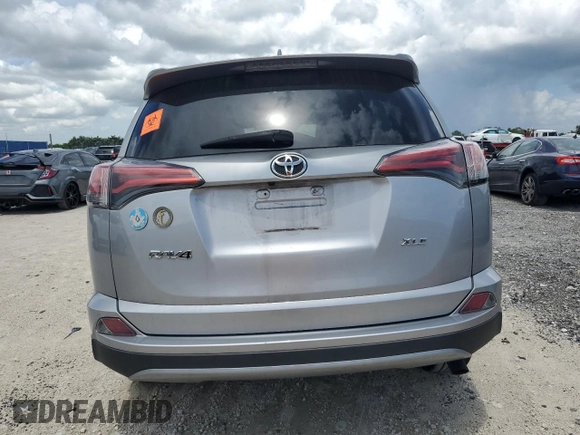 2018 Toyota RAV4 XLE z VIN 2T3WFREVXJW449975, wystawiony jako Copart lot #63962615 z przebiegiem 78 410 mil mil oraz Szkoda całkowita • Salvage title. Historia ofert i sprzedaży dostępna na DreamBid. Obrazek 6.