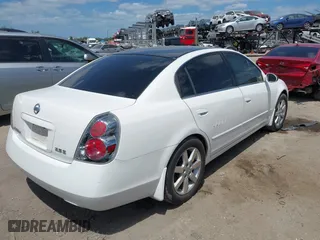 2005 Nissan Altima 2.5 S with VIN 1N4AL11EX5C323608, listed as a IAAI auction lot 41962367 with 160,026 mi miles. Bid and sale history available at carsss.com. Image 4.