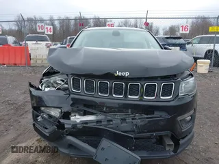 2018 Jeep Compass Altitude with VIN 3C4NJDBB2JT108035, listed as a IAAI auction lot 42013400 with 179,886 mi miles and . Bid and sale history available at carsss.com. Image 12.