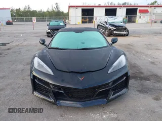 2023 Chevrolet Corvette 2LZ z VIN 1G1YE2D37P5601920, wystawiony jako IAAI lot #42228296 z przebiegiem 19 976 mil mil oraz . Historia ofert i sprzedaży dostępna na DreamBid. Obrazek 12.