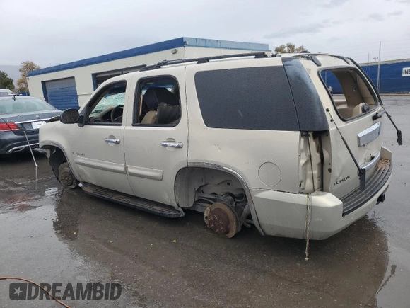 2007 GMC Yukon SLE with VIN 1GKFK13017R157472, listed as a Copart auction lot 79322014 with 0 mi miles and Salvage Title. Bid and sale history available at carsss.com. Image 2.