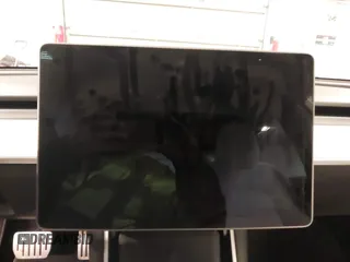 2020 Tesla Model 3 Performance z VIN 5YJ3E1EC3LF641768, wystawiony jako IAAI lot #41542615 z przebiegiem 43 343 mil mil oraz . Historia ofert i sprzedaży dostępna na DreamBid. Obrazek 18.