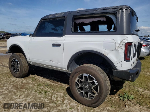 2022 Ford Bronco с VIN 1FMDE5CP9NLA76116, выставлен на аукционе Copart как лот 49716545 с пробегом 56 654 миль миль и Списание • Salvage title. История ставок и продаж доступна на DreamBid. Изображение 2.