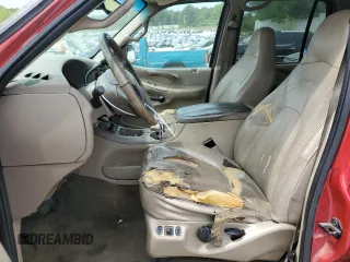 2002 Ford Expedition XLT z VIN 1FMEU17L42LA40949, wystawiony jako Copart lot #52970775 z przebiegiem Nie podano mil oraz Szkody całkowita. Historia ofert i sprzedaży dostępna na DreamBid. Obrazek 7.