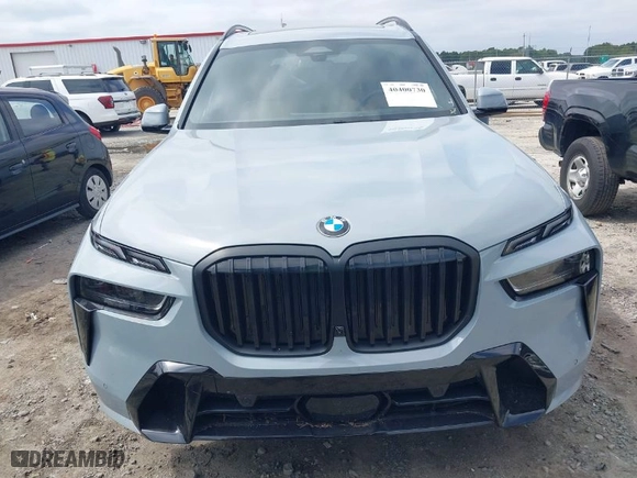 2024 BMW X7 xDrive40i with VIN 5UX23EM07R9T99861, listed as a IAAI auction lot 40400730 with 9,916 mi miles. Bid and sale history available at carsss.com. Image 12.