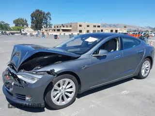 2014 Tesla Model S 60 z VIN 5YJSA1H17EFP33910, wystawiony jako IAAI lot #42346934 z przebiegiem Nie podano mil oraz . Historia ofert i sprzedaży dostępna na DreamBid. Obrazek 6.