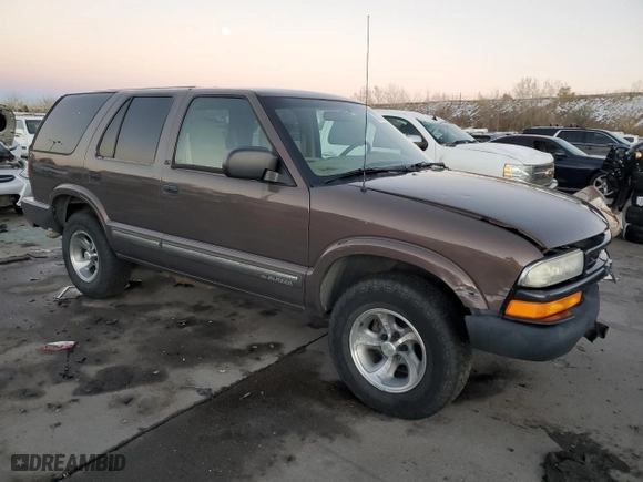 2000 Chevrolet Blazer LS with VIN 1GNCS13W7YK218263, listed as a Copart auction lot 80774144 with 76,764 mi miles and Salvage Title. Bid and sale history available at carsss.com. Image 4.