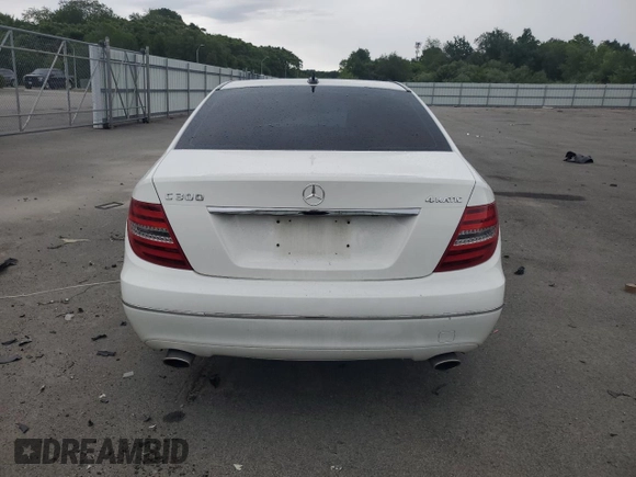 2013 Mercedes-Benz C 300 Sport z VIN WDDGF8ABXDA882988, wystawiony jako Copart lot #62464785 z przebiegiem 142 756 mil mil oraz Czysty tytuł • Clean title. Historia ofert i sprzedaży dostępna na DreamBid. Obrazek 6.