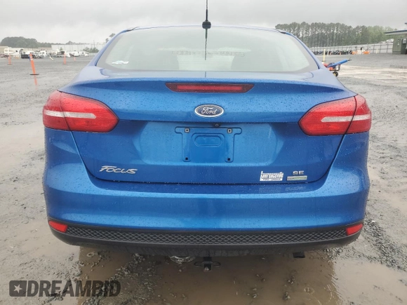 2018 Ford Focus SE z VIN 1FADP3FE6JL227653, wystawiony jako Copart lot #56827585 z przebiegiem Nie podano mil oraz Szkoda całkowita • Salvage title. Historia ofert i sprzedaży dostępna na DreamBid. Obrazek 6.