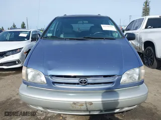 1998 Toyota Sienna LE with VIN 4T3ZF13C5WU028625, listed as a IAAI auction lot 41596901 with 139,903 mi miles. Bid and sale history available at carsss.com. Image 12.