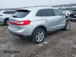 2017 Lincoln MKX Premiere z VIN 2LMPJ8JR0HBL50732, wystawiony jako IAAI lot #41564284 z przebiegiem 48 223 mil mil oraz . Historia ofert i sprzedaży dostępna na DreamBid. Obrazek 4.