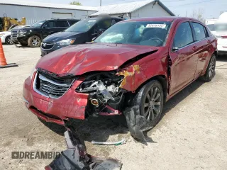 2011 Chrysler 200 Touring z VIN 1C3BC1FG8BN584247, wystawiony jako Copart lot #52878135 z przebiegiem Nie podano mil oraz Szkoda całkowita • Salvage title. Historia ofert i sprzedaży dostępna na DreamBid. Obrazek 1.