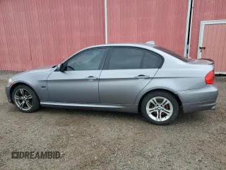 2009 BMW 3 Series 328i xDrive z VIN WBAPK73519A451824, wystawiony jako Copart lot #56158885 z przebiegiem 241 849 mil mil oraz Czysty tytuł • Clean title. Historia ofert i sprzedaży dostępna na DreamBid. Obrazek 2.