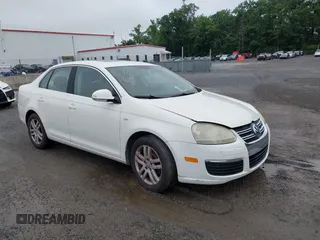 2007 Volkswagen Jetta Wolfsburg Edition с VIN 3VWEF71K37M190720, выставлен на аукционе IAAI как лот 42435092 с пробегом Не указан миль и . История ставок и продаж доступна на DreamBid. Изображение 1.