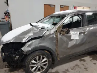 2017 Kia Sorento LX with VIN 5XYPGDA59HG191919, listed as a IAAI auction lot 41232422 with Not Provided miles and . Bid and sale history available at carsss.com. Image 6.