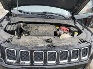 2020 Jeep Compass Altitude z VIN 3C4NJCBBXLT108507, wystawiony jako Copart lot #81733784 z przebiegiem 69 859 mil mil oraz Szkody całkowita. Historia ofert i sprzedaży dostępna na DreamBid. Obrazek 11.
