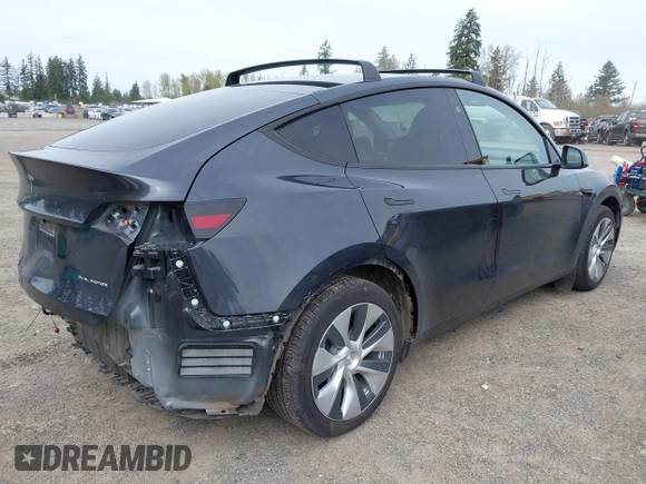 2024 Tesla Model Y Long Range with VIN 7SAYGAEE5RF981789, listed as a IAAI auction lot 41991292 with 21,103 mi miles. Bid and sale history available at carsss.com. Image 4.