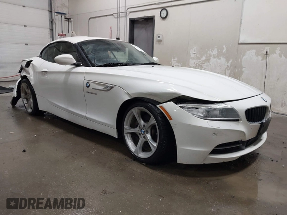 2015 BMW Z4 sDrive28i with VIN WBALL5C51FJ997681, listed as a IAAI auction lot 41323332 with 47,991 mi miles. Bid and sale history available at carsss.com. Image 1.