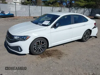 2023 Volkswagen Jetta Sport z VIN 3VWBM7BU2PM034287, wystawiony jako IAAI lot #41742935 z przebiegiem 32 818 mil mil oraz . Historia ofert i sprzedaży dostępna na DreamBid. Obrazek 18.