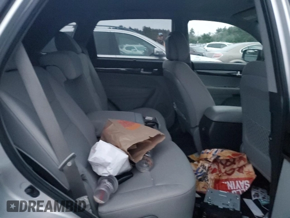 2014 Kia Sorento LX with VIN 5XYKTCA60EG538526, listed as a Copart auction lot 83622024 with 189,834 mi miles and Salvage Title. Bid and sale history available at carsss.com. Image 11.