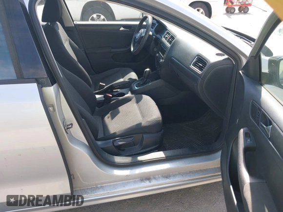 2012 Volkswagen Jetta S с VIN 3VW2K7AJ0CM310389, выставлен на аукционе IAAI как лот 42263766 с пробегом 159 706 миль миль и . История ставок и продаж доступна на DreamBid. Изображение 5.