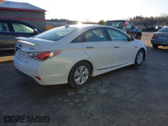 2013 Hyundai Sonata Hybrid with VIN KMHEC4A45DA065198, listed as a IAAI auction lot 42137511 with 219,500 mi miles. Bid and sale history available at carsss.com. Image 4.