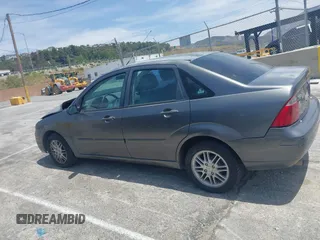 2007 Ford Focus S z VIN 1FAFP34N17W123378, wystawiony jako IAAI lot #42208033 z przebiegiem 183 803 mil mil oraz . Historia ofert i sprzedaży dostępna na DreamBid. Obrazek 15.