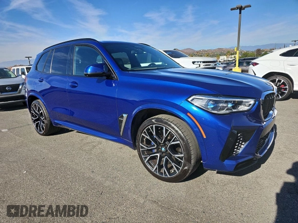 2021 BMW X5 M z VIN 5YMJU0C01M9F01267, wystawiony jako Copart lot #82042094 z przebiegiem 99 906 mil mil oraz Czysty tytuł • Clean title. Historia ofert i sprzedaży dostępna na DreamBid. Obrazek 1.