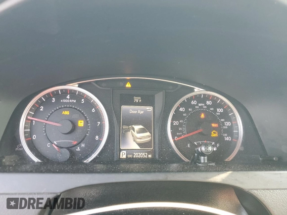 2015 Toyota Camry XLE z VIN 4T1BF1FK6FU058827, wystawiony jako Copart lot #56230185 z przebiegiem 202 052 mil mil oraz Szkoda całkowita • Salvage title. Historia ofert i sprzedaży dostępna na DreamBid. Obrazek 9.