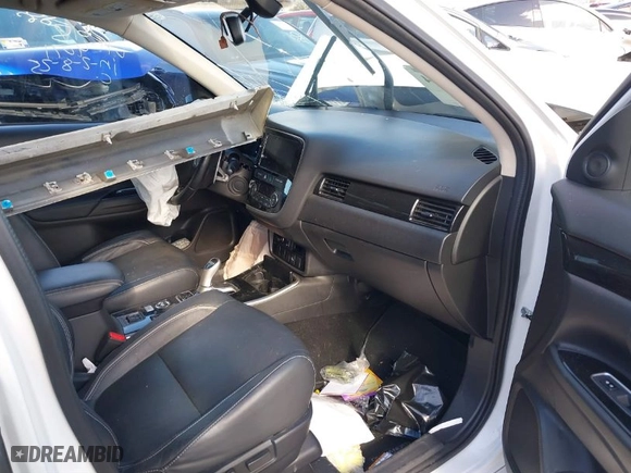 2018 Mitsubishi Outlander PHEV SEL with VIN JA4J24A50JZ044071, listed as a IAAI auction lot 41572744 with 168645 miles. Bid and sale history available at carsss.com. Image 5.