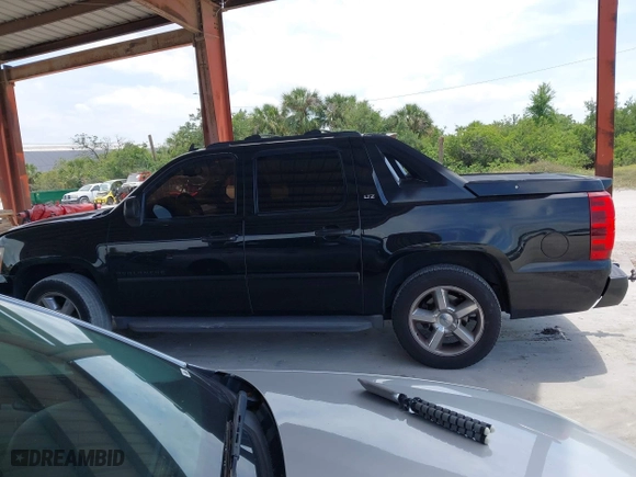 2012 Chevrolet Avalanche LTZ with VIN 3GNTKGE77CG188934, listed as a IAAI auction lot 42105759 with 191,919 mi miles. Bid and sale history available at carsss.com. Image 14.
