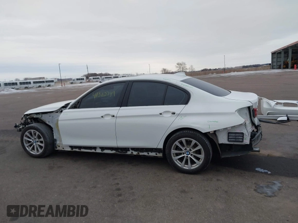 2018 BMW 3 Series 320i xDrive with VIN WBA8E5G54JNU47158, listed as a IAAI auction lot 41362749 with 38,158 mi miles. Bid and sale history available at carsss.com. Image 15.
