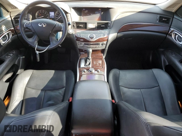 2016 Infiniti Q70 z VIN JN1BY1PP3GM631356, wystawiony jako Copart lot #49337675 z przebiegiem 105 540 mil mil oraz Szkoda całkowita • Salvage title. Historia ofert i sprzedaży dostępna na DreamBid. Obrazek 8.