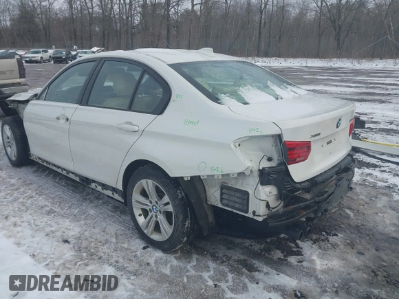 2016 BMW 3 Series 328i xDrive z VIN WBA8E3C58GK502795, wystawiony jako IAAI lot #41452383 z przebiegiem 99 876 mil mil oraz . Historia ofert i sprzedaży dostępna na DreamBid. Obrazek 3.