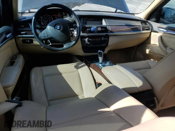 2012 BMW X5 35d z VIN 5UXZW0C51CL672406, wystawiony jako Copart lot #61686185 z przebiegiem 139 408 mil mil oraz Szkoda całkowita • Salvage title. Historia ofert i sprzedaży dostępna na DreamBid. Obrazek 8.