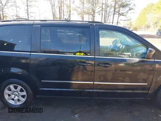2010 Chrysler Town & Country Touring with VIN 2A4RR5DX0AR320261, listed as a IAAI auction lot 41816276 with 260,000 mi miles. Bid and sale history available at carsss.com. Image 13.