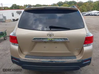2011 Toyota Highlander with VIN 5TDBK3EH0BS057639, listed as a IAAI auction lot 40617496 with 94,093 mi miles. Bid and sale history available at carsss.com. Image 16.