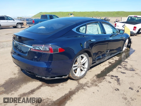 2014 Tesla Model S 60 with VIN 5YJSA1H11EFP47897, listed as a IAAI auction lot 41802285 with Not Provided miles and . Bid and sale history available at DreamBid. Image 4.