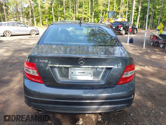 2008 Mercedes-Benz C 300 Sport z VIN WDDGF54X98F082178, wystawiony jako IAAI lot #42269975 z przebiegiem 133 659 mil mil oraz . Historia ofert i sprzedaży dostępna na DreamBid. Obrazek 16.