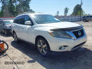 2013 Nissan Pathfinder SV with VIN 5N1AR2MN6DC661849, listed as a IAAI auction lot 41968295 with 186,113 mi miles. Bid and sale history available at carsss.com. Image 1.