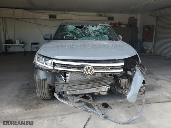 2022 Volkswagen Atlas Cross Sport 3.6L V6 SEL R-Line with VIN 1V2SE2CA0NC218163, listed as a Copart auction lot 68825164 with 57,562 mi miles and Salvage Title. Bid and sale history available at carsss.com. Image 5.