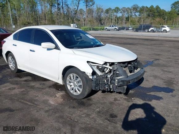 2015 Nissan Altima 2.5 with VIN 1N4AL3AP5FN879361, listed as a IAAI auction lot 41840092 with 205,415 mi miles. Bid and sale history available at carsss.com. Image 1.