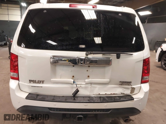 2015 Honda Pilot Touring with VIN 5FNYF4H98FB001841, listed as a IAAI auction lot 41955645 with 109,818 mi miles. Bid and sale history available at carsss.com. Image 6.