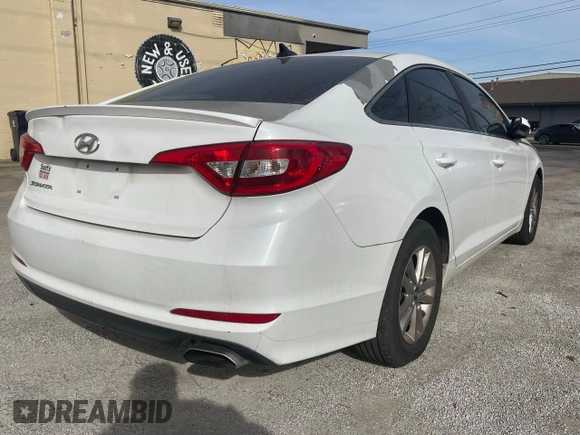 2016 Hyundai Sonata SE with VIN 5NPE24AF8GH402260, listed as a Copart auction lot 43234825 with 218,272 mi miles and Clean Title. Bid and sale history available at carsss.com. Image 4.
