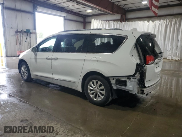 2018 Chrysler Pacifica Touring L z VIN 2C4RC1BG3JR292040, wystawiony jako Copart lot #55304725 z przebiegiem 64 478 mil mil oraz Szkody całkowita. Historia ofert i sprzedaży dostępna na DreamBid. Obrazek 2.