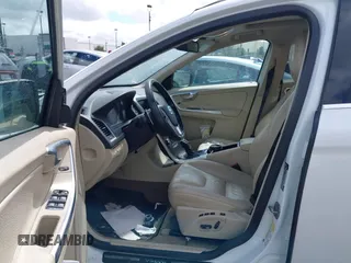 2014 Volvo XC60 R-Design Premier Plus z VIN YV4902DZ5E2554526, wystawiony jako IAAI lot #41764512 z przebiegiem 129 230 mil mil oraz . Historia ofert i sprzedaży dostępna na DreamBid. Obrazek 5.