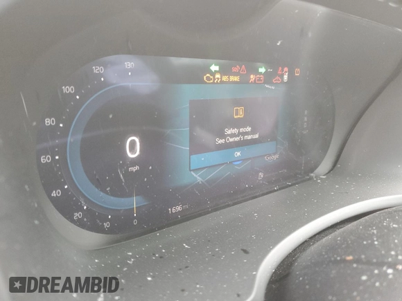 2025 Volvo XC90 Plus with VIN YV4062PE6S1347855, listed as a Copart auction lot 46486525 with 1,696 mi miles and Salvage Title. Bid and sale history available at DreamBid. Image 9.
