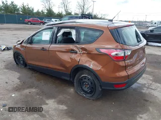 2017 Ford Escape S с VIN 1FMCU0F75HUA13185, выставлен на аукционе IAAI как лот 42038703 с пробегом 131 002 миль миль и . История ставок и продаж доступна на DreamBid. Изображение 3.