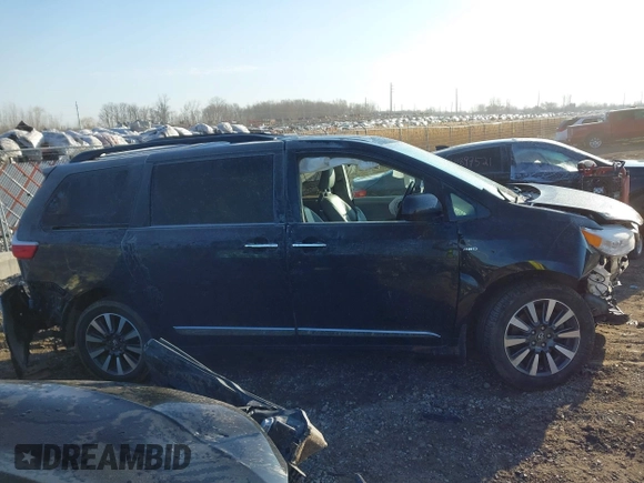 2018 Toyota Sienna XLE with VIN 5TDDZ3DC9JS207367, listed as a IAAI auction lot 41877615 with 104,500 mi miles. Bid and sale history available at carsss.com. Image 13.